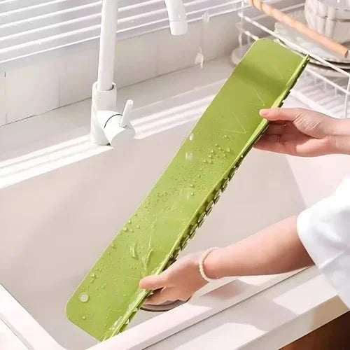 Flexible Kitchen Sink Splash Guard – Premium Silicone Water Barrier for Dishwashing & Countertop Protection (Green)